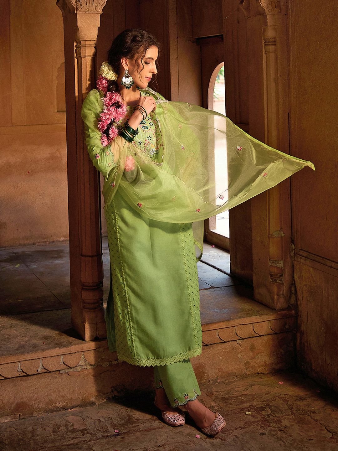 Dhiyona CH Women Floral Embroidered Kurta with Trousers & Dupatta