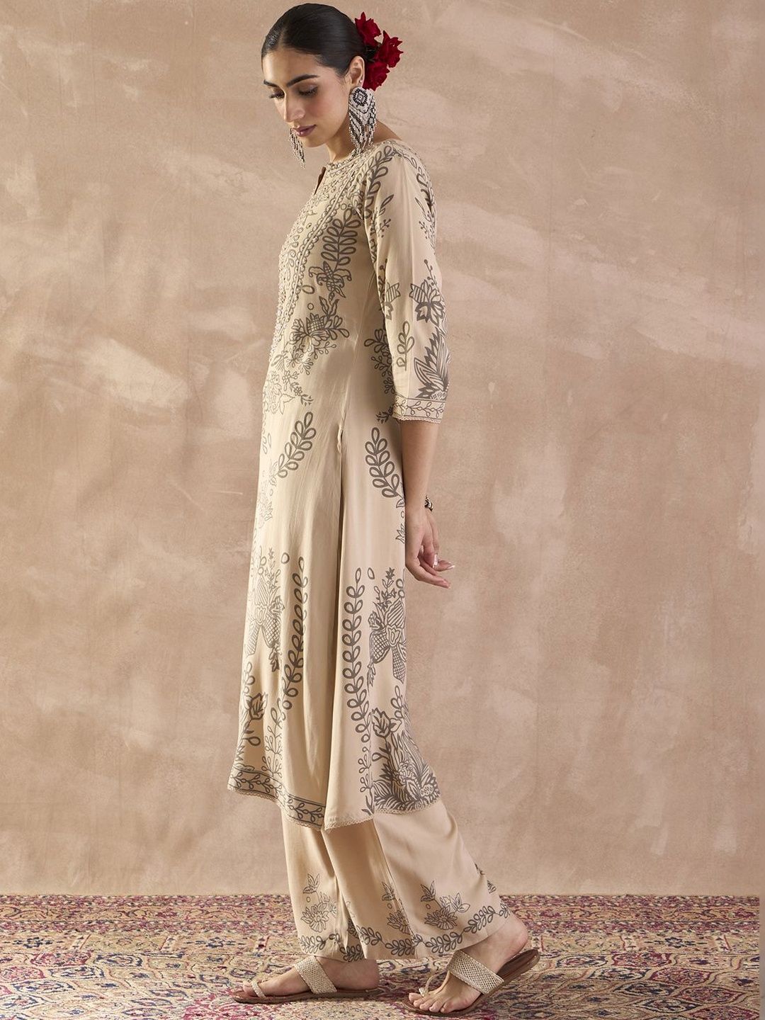 Women Ethnic Motifs Printed Regular Sequinned Kurta with Trousers