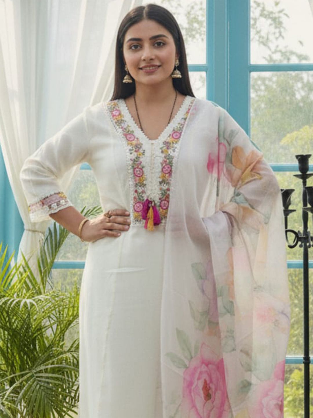 Women Floral Embroidered Thread Work Kurta with Trousers & Dupatta Kurta Sets