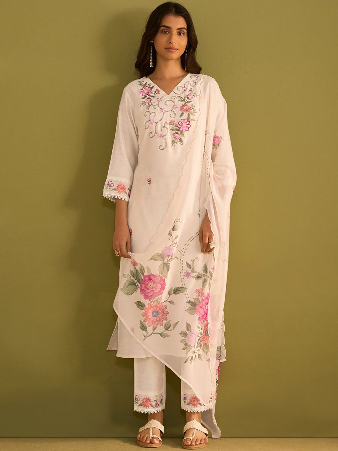 Dhiyona IE Women Floral Embroidered Regular Thread Work Kurta with Trousers & With Dupatta