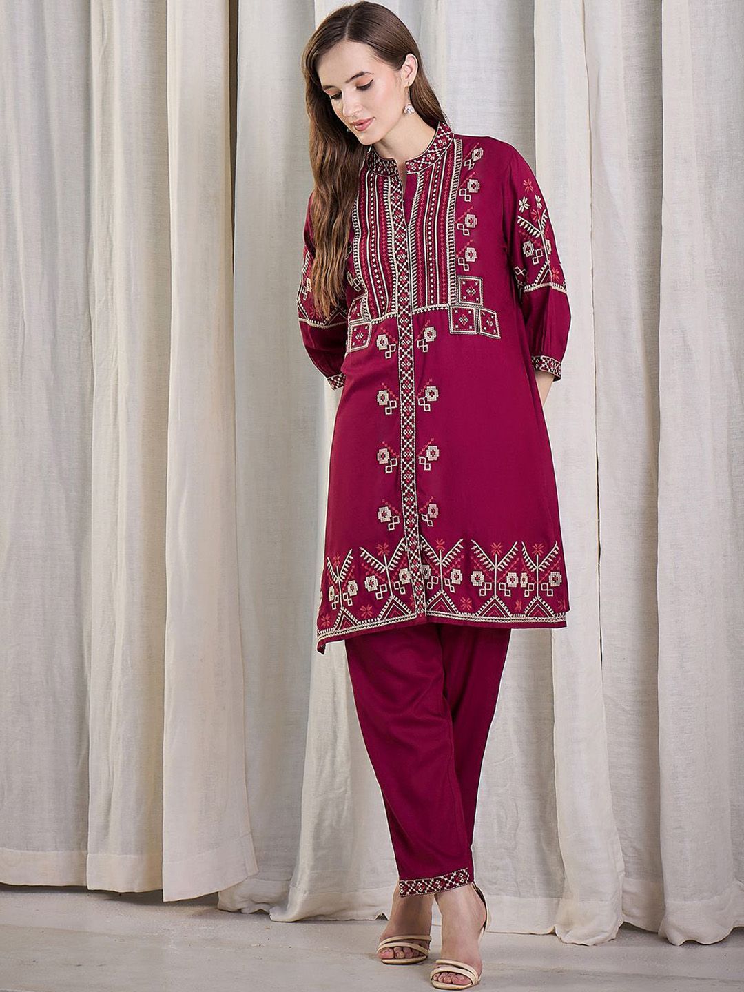 Women Ethnic Motifs Embroidered Thread Work Kurta With Trousers Kurta Sets