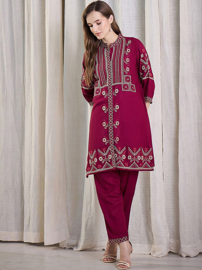 Women Ethnic Motifs Embroidered Thread Work Kurta With Trousers Kurta Sets