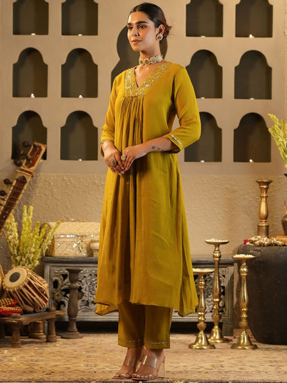 Dhiyona IE Women's Women Ethnic Motifs Embroidered Chanderi Silk Kurta with Trousers