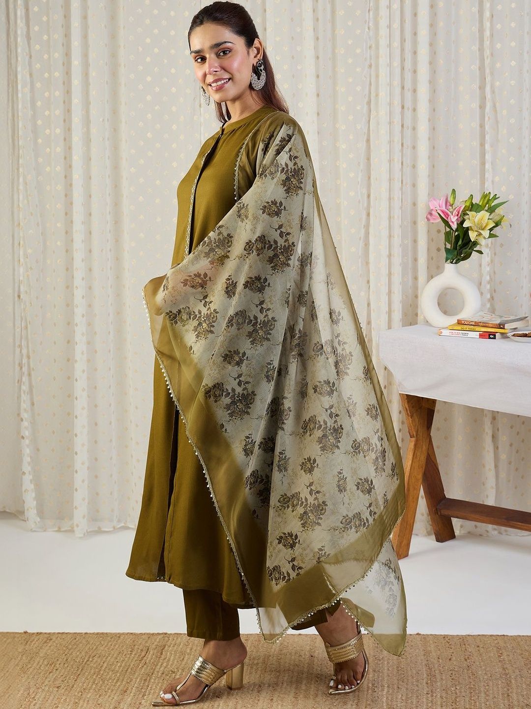 Ethnic Motifs Band Collar Thread Work Kurta With Trousers & Dupatta