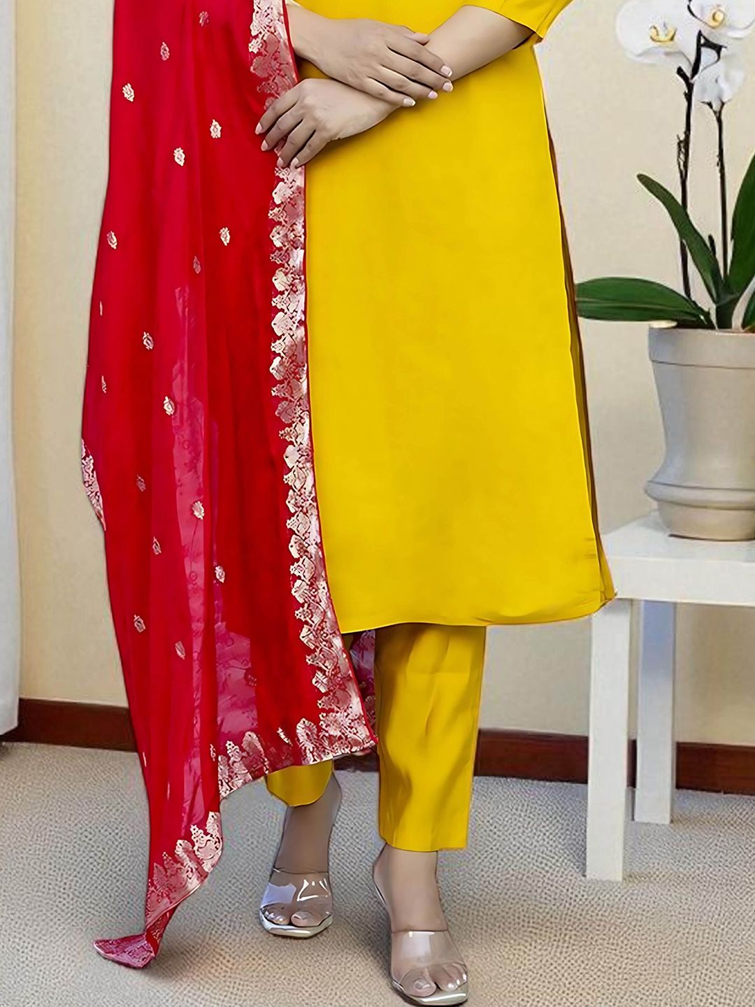 Dhiyona SN Women's Floral Embroidered Thread Work V-Neck Straight Kurta With Trouser And Dupatta