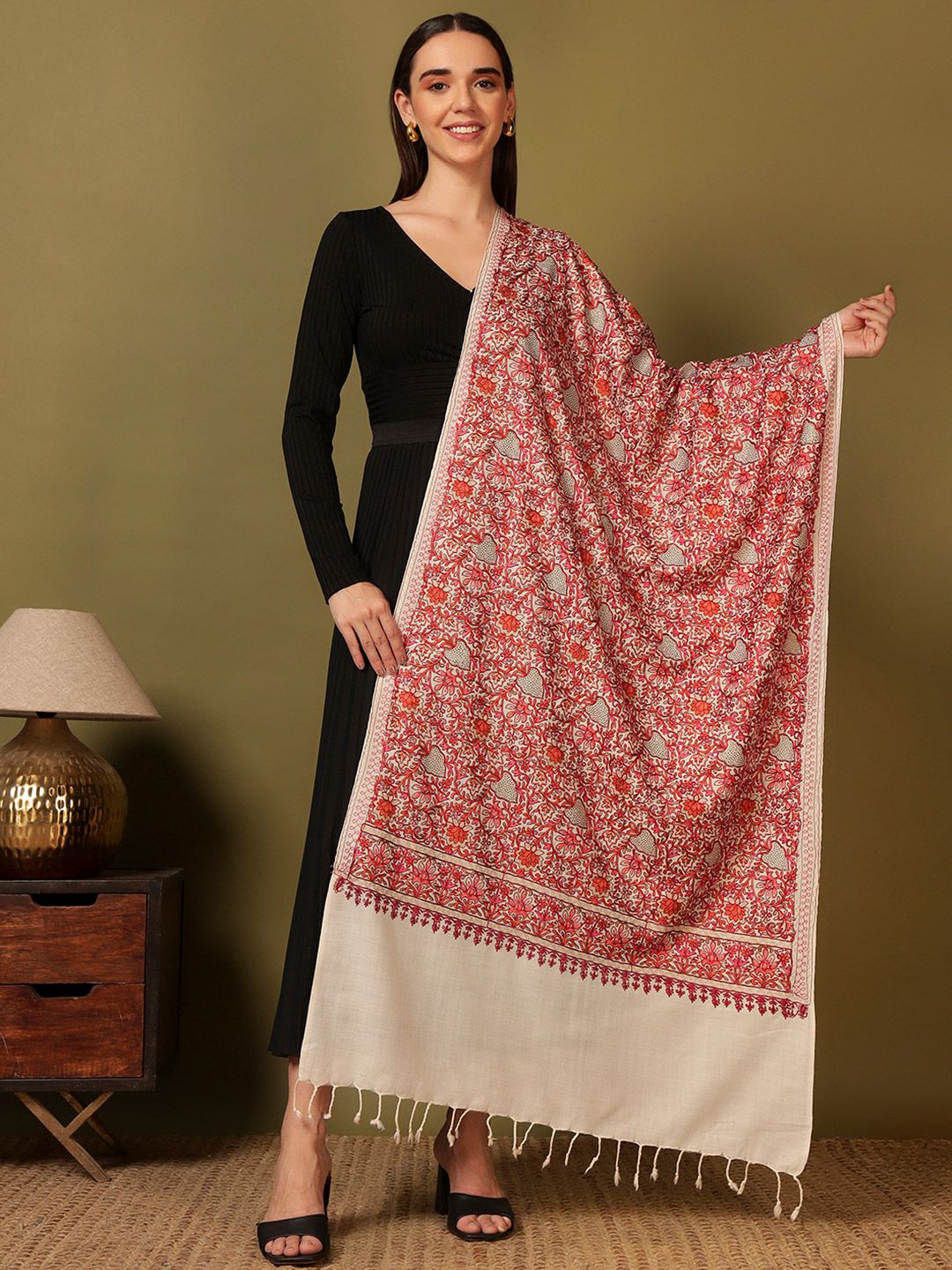 Dhiyona PA Floral Embroidered Hunar Woolen Nalki Shawl