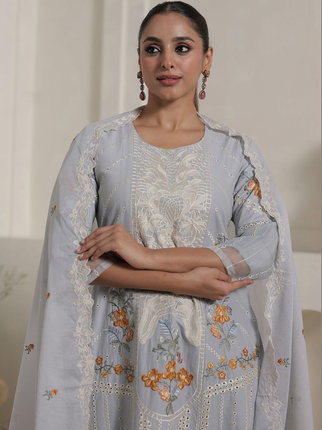 Women Floral Embroidered Regular Thread Work Pure Cotton Kurta with Trousers & With Dupatta