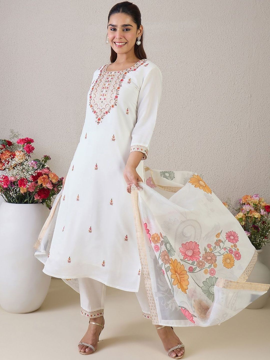 Dhiyona IE Women Floral Embroidered Regular Thread Work Kurta with Trousers & With Dupatta