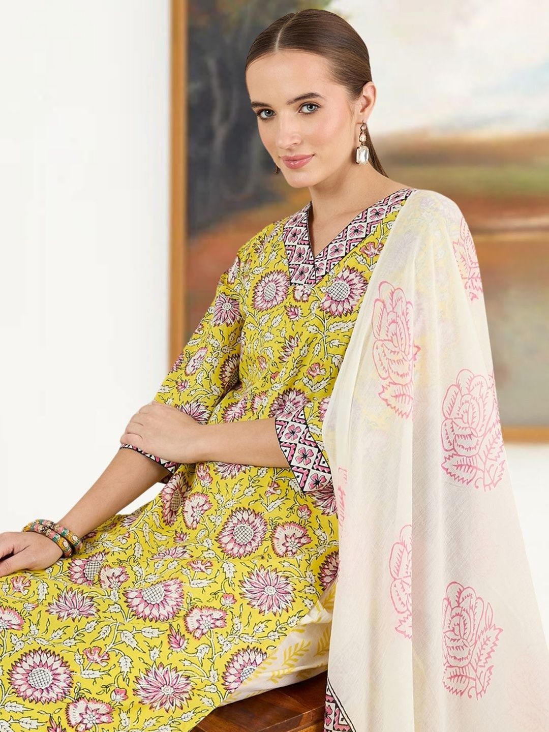 Dhiyona IE Women Floral Printed Regular Pure Cotton Kurta with Trousers & With Dupatta