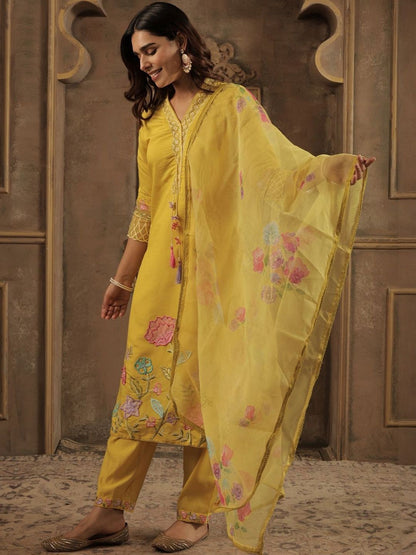 Women Floral Embroidered Kurta with Trousers & Dupatta