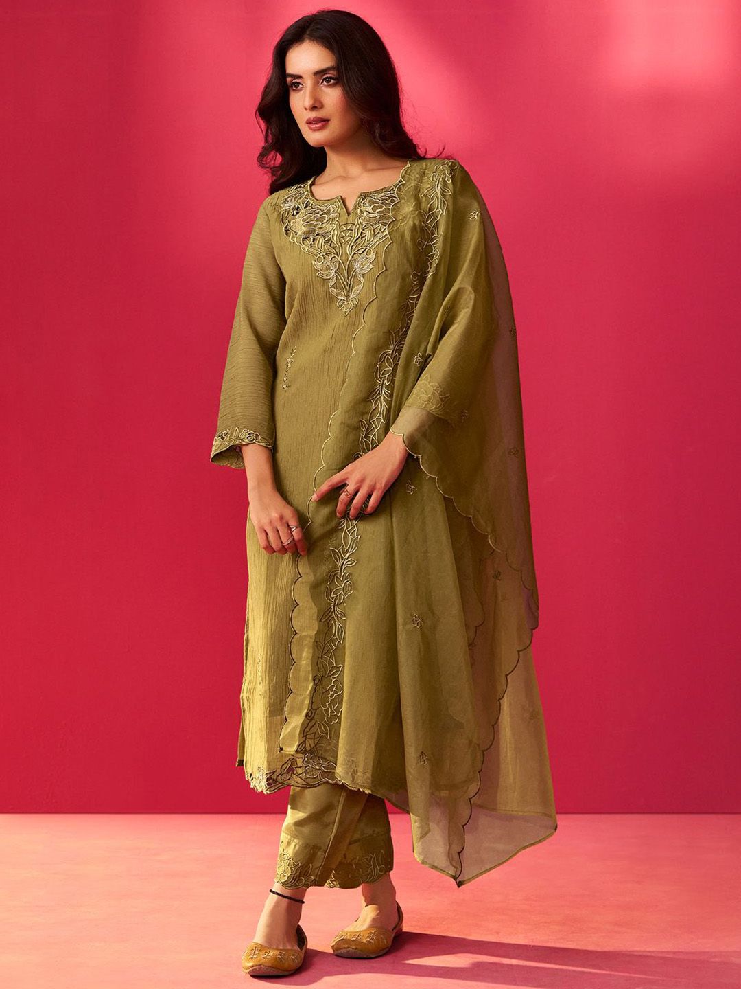 Women Floral Embroidered Kurta with Trousers & Dupatta