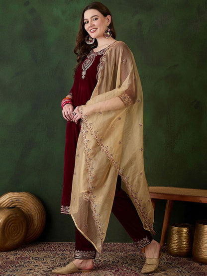 Dhiyona SN Women's Zari Sequence Embroidered Straight Velvet Kurta Trousers With Dupatta