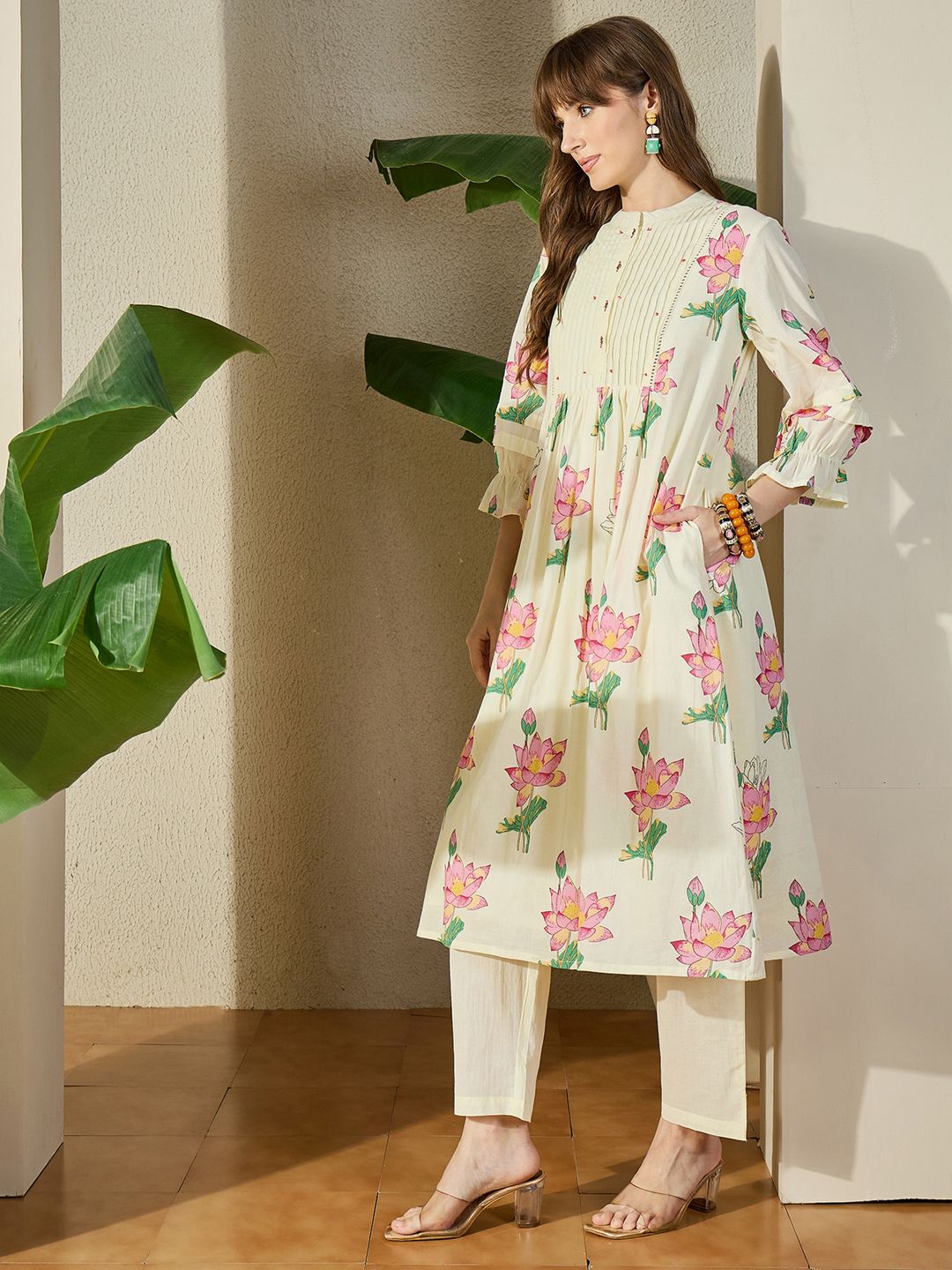 Women Floral Printed Pleated Pure Cotton Kurta with Trousers