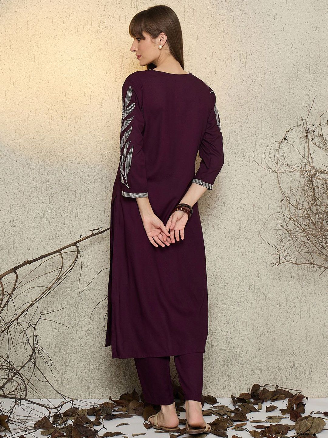 Women Floral Embroidered Regular Thread Work Kurta with Trousers