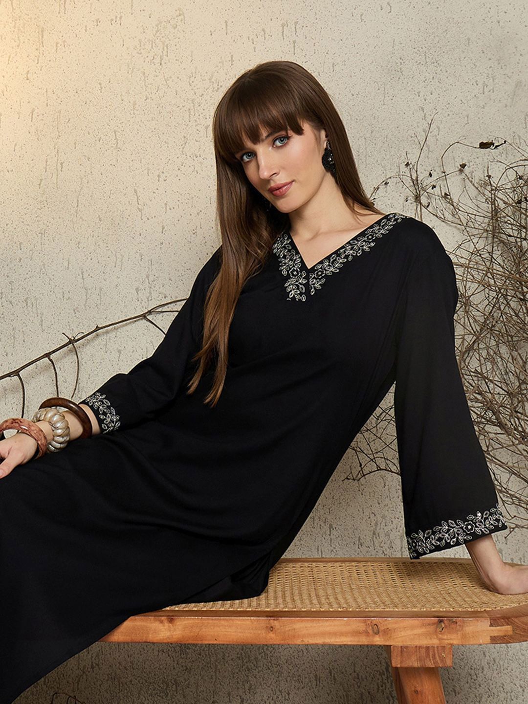 Dhiyona IE Women Embroidered V-Neck Top and Trousers Co-Ords