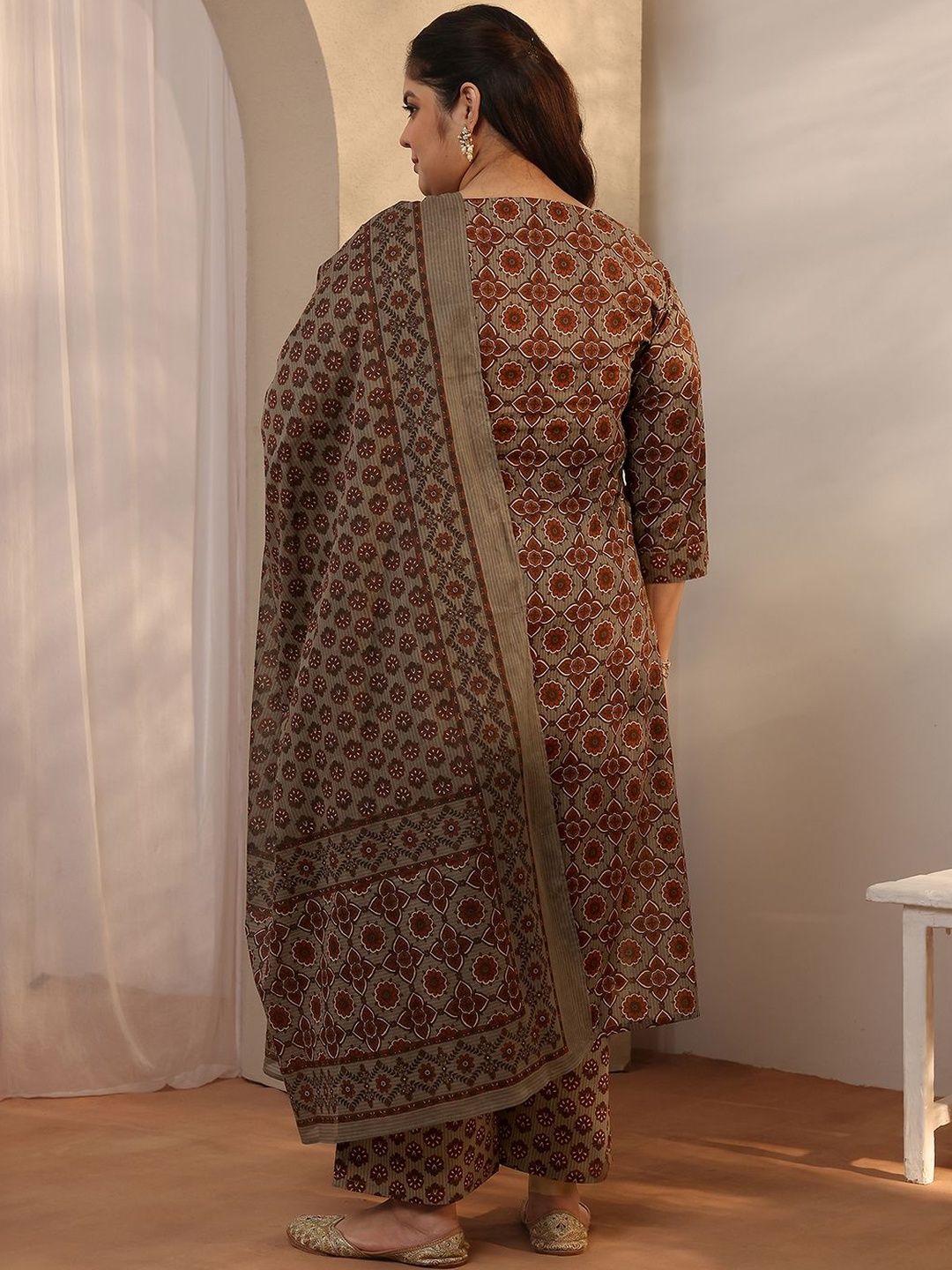 Dhiyona Women's Plus Size Ethnic Motifs Printed Kurta with Trousers & Dupatta