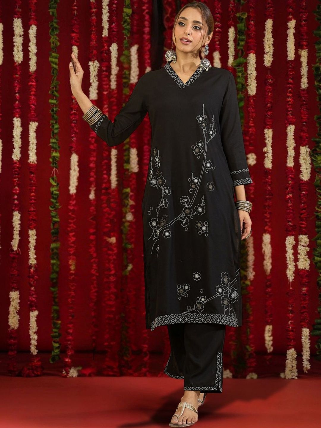 Women Floral Embroidered Regular Thread Work Kurta with Trousers