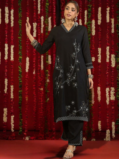 Women Floral Embroidered Regular Thread Work Kurta with Trousers