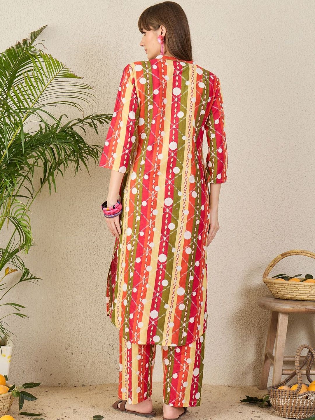 Women Geometric Printed Cotton Kurta with Palazzos