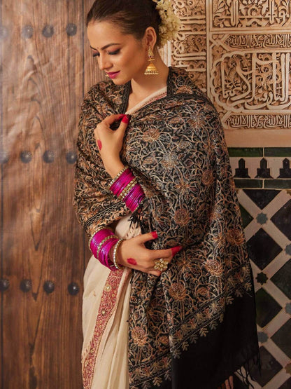 Dhiyona PA Women Paisley Embroidered Shawl