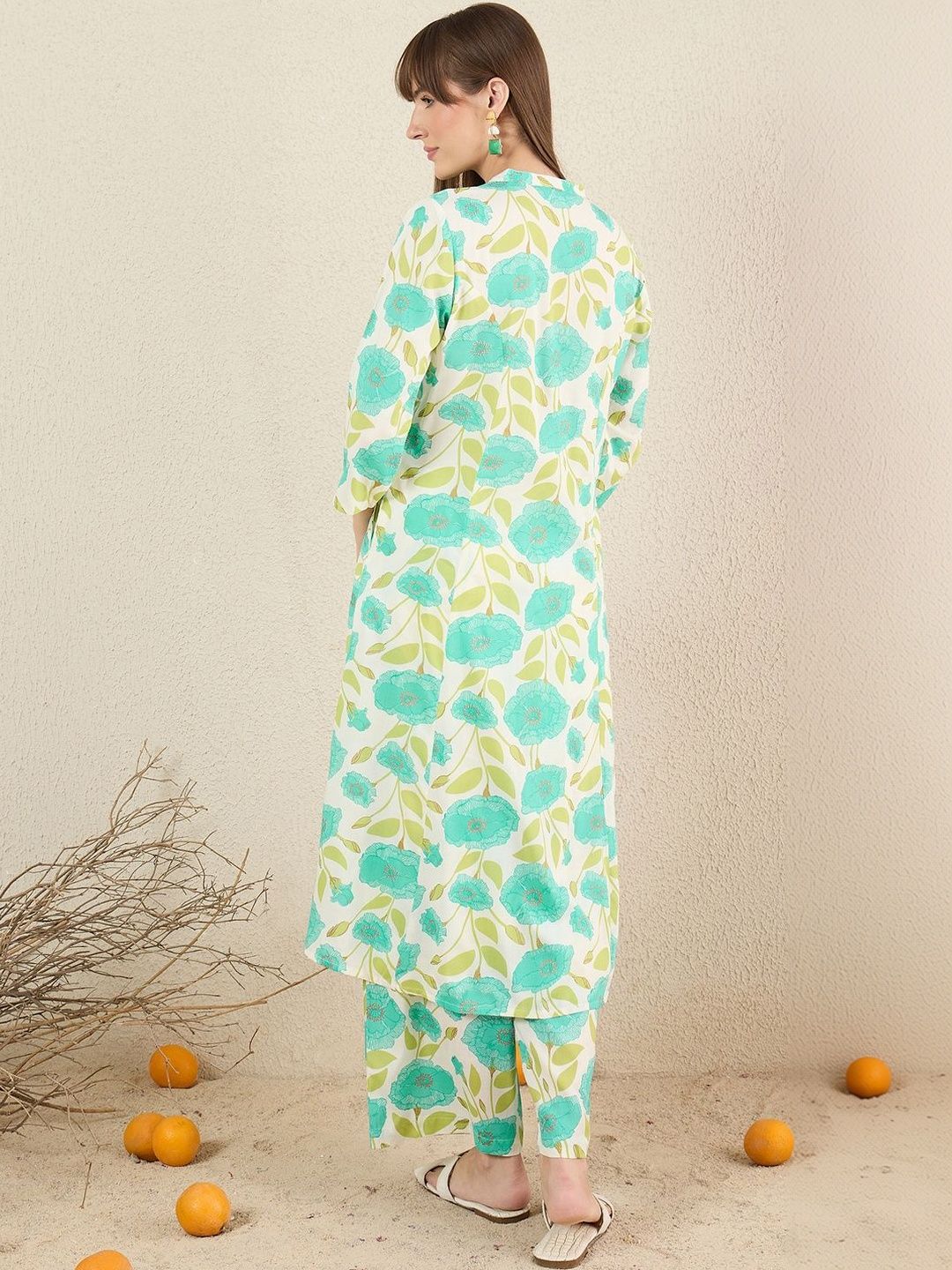 Women Floral Printed Regular Kurta with Trousers