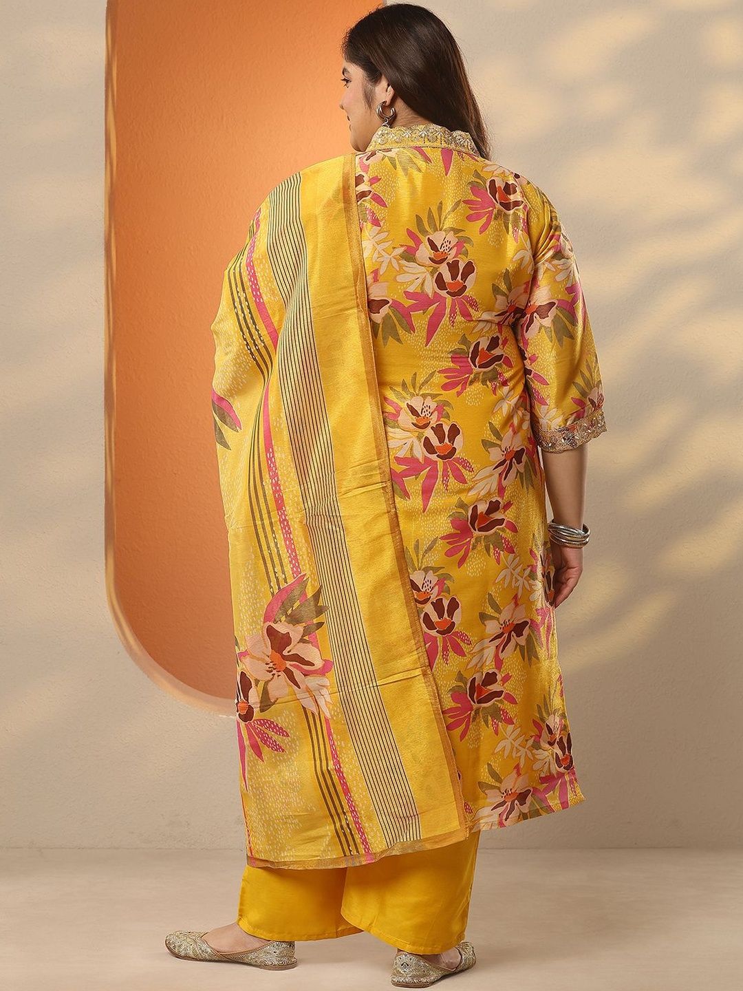 Dhiyona Women's Plus Size Printed V-Neck Straight Kurta With Palazzos & Dupatta