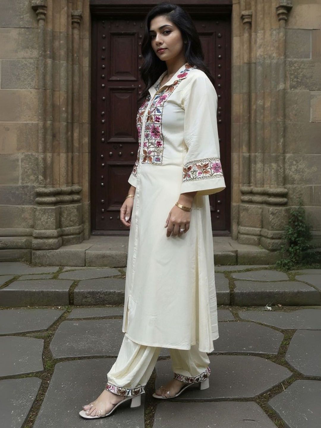 Women Floral Embroidered Regular Thread Work Kurta With Patiala