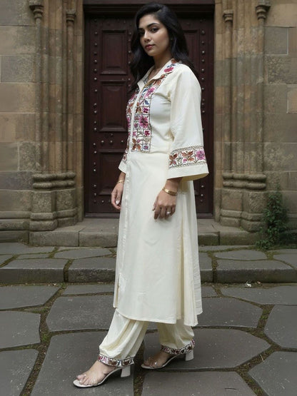 Women Floral Embroidered Regular Thread Work Kurta With Patiala