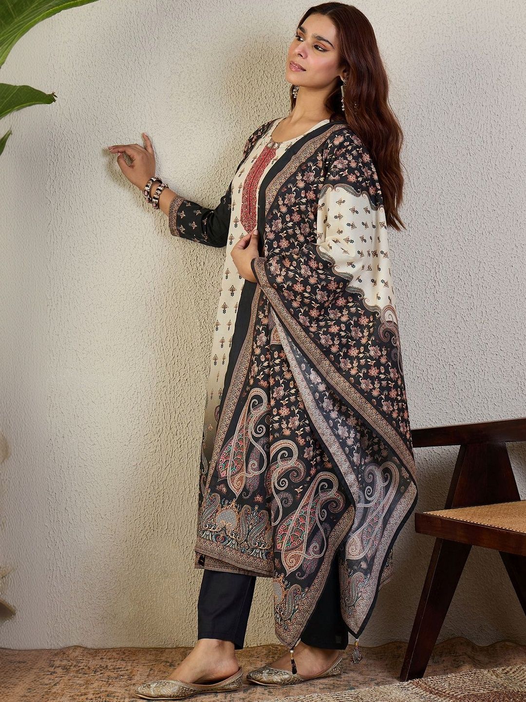 Ethnic Motifs Printed Round Neck Thread Work Pure Cotton Kurta Trousers & Dupatta