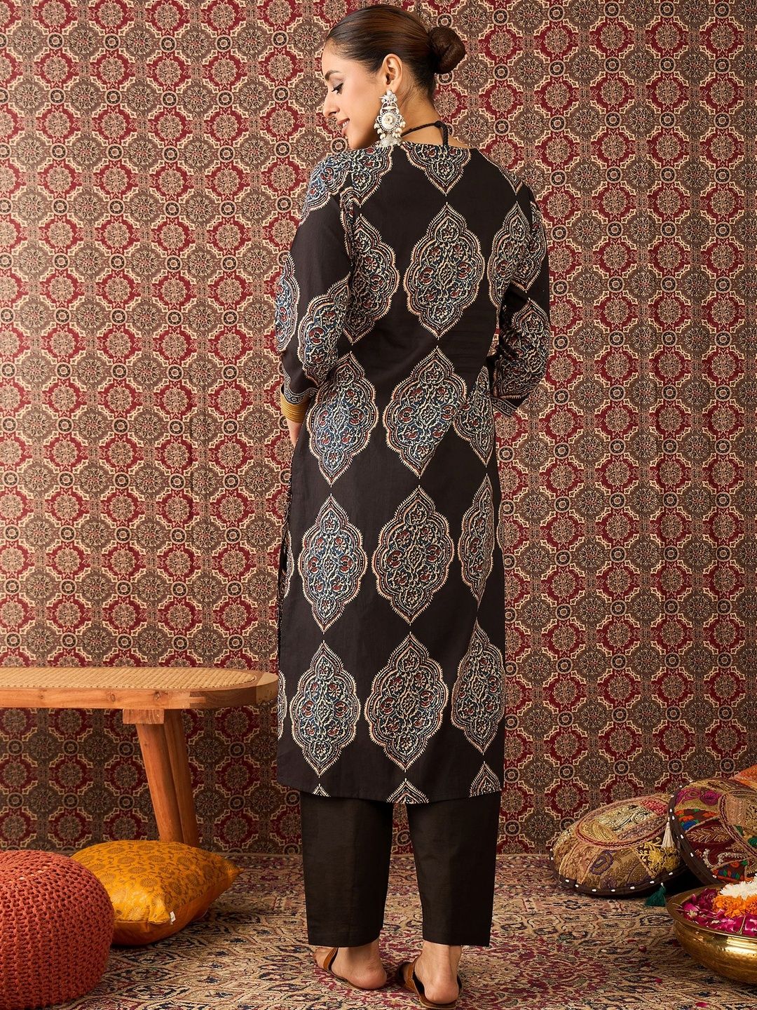 Women Ethnic Motifs Printed Cotton Kurta with Trousers