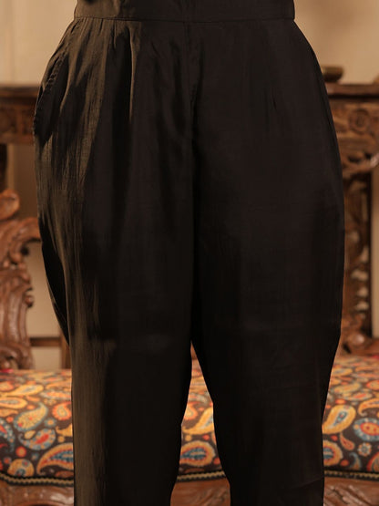 Women Ethnic Motifs Embroidered Kurta with Trousers