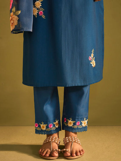 Women Floral Embroidered Regular Thread Work Kurta with Trousers & With Dupatta