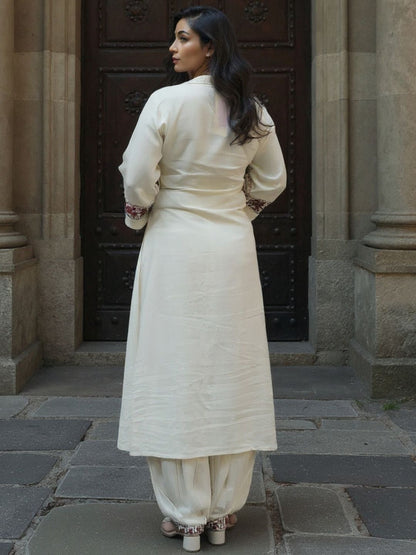 Women Floral Embroidered Regular Thread Work Kurta With Patiala