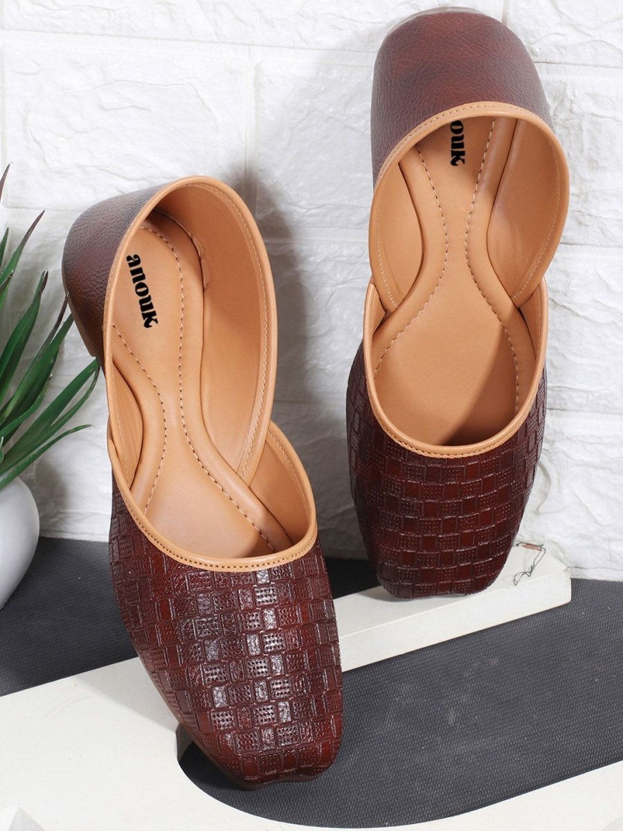 Dhiyona AK Women Textured Mojaris Flats
