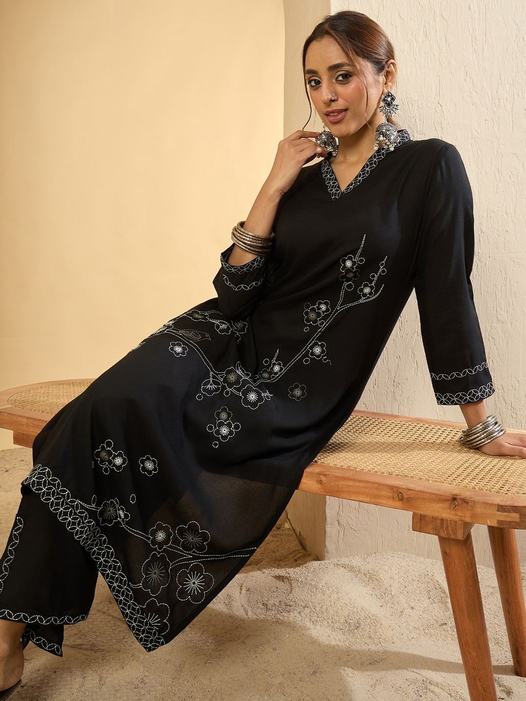 Women Floral Embroidered Regular Thread Work Kurta with Trousers