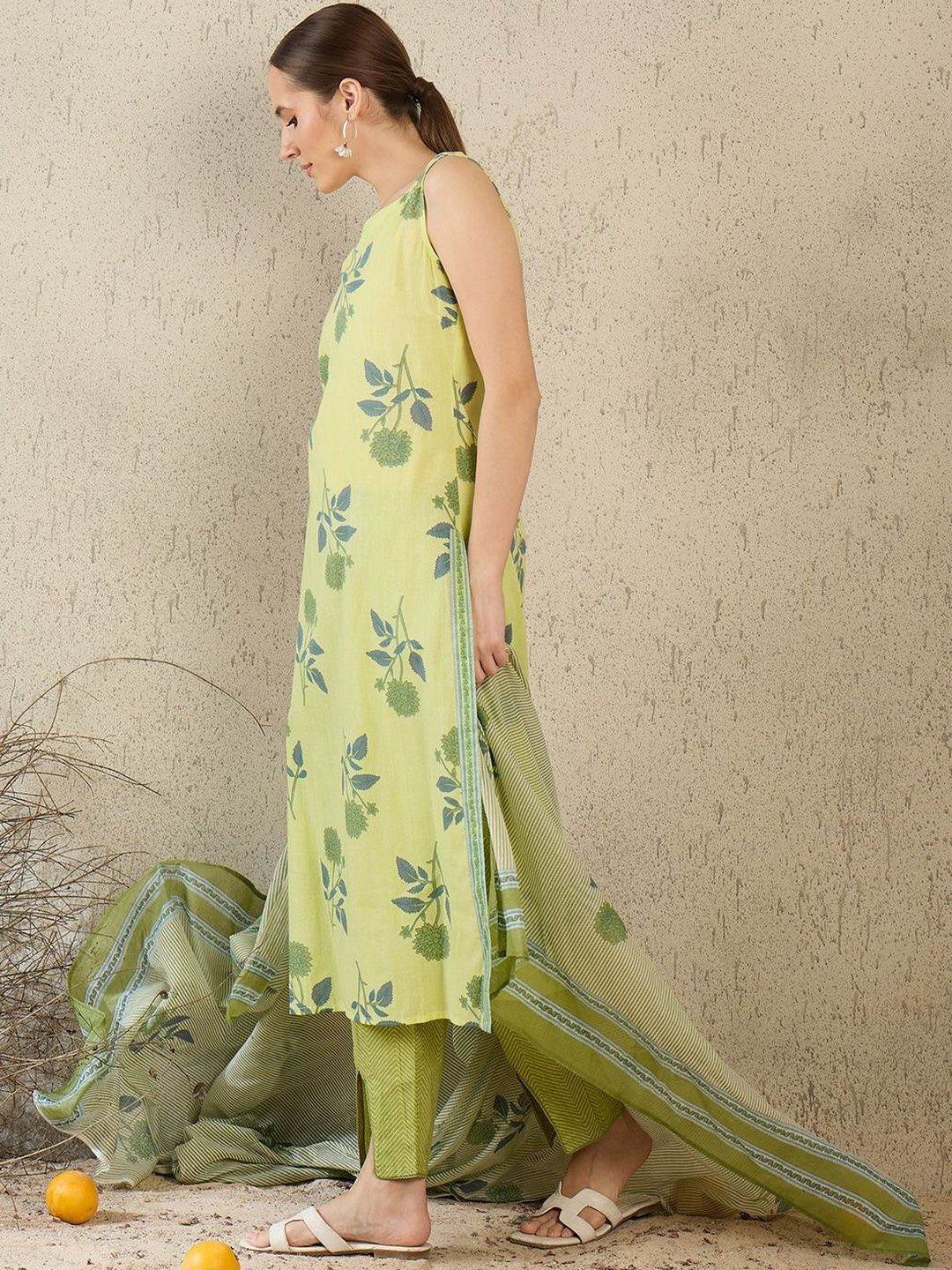 Women Floral Printed Regular Pure Cotton Kurta with Trousers & With Dupatta