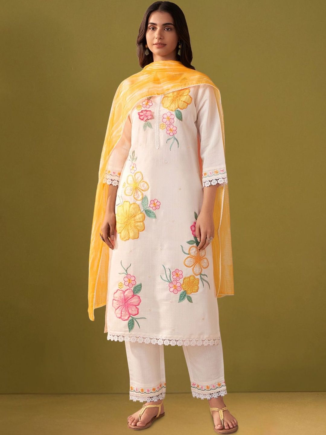 Women Floral Embroidered Regular Thread Work Kurta with Trousers & With Dupatta