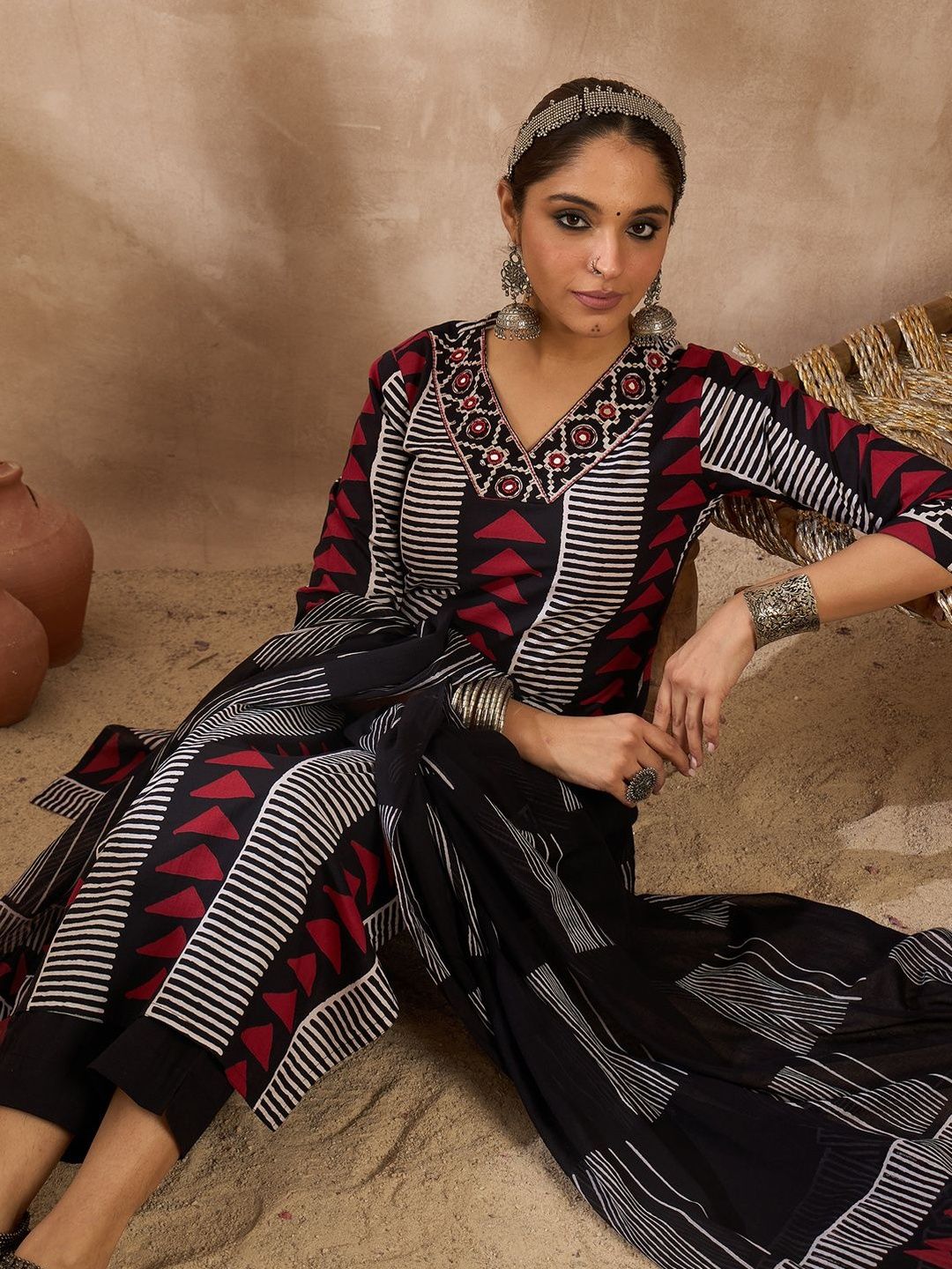 Women Printed Regular Thread Work Pure Cotton Kurta with Trousers & With Dupatta