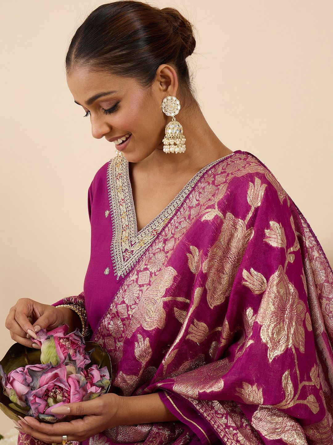 Dhiyona IE Floral Embroidered V-Neck Regular Straight Kurta With Trousers & Dupatta