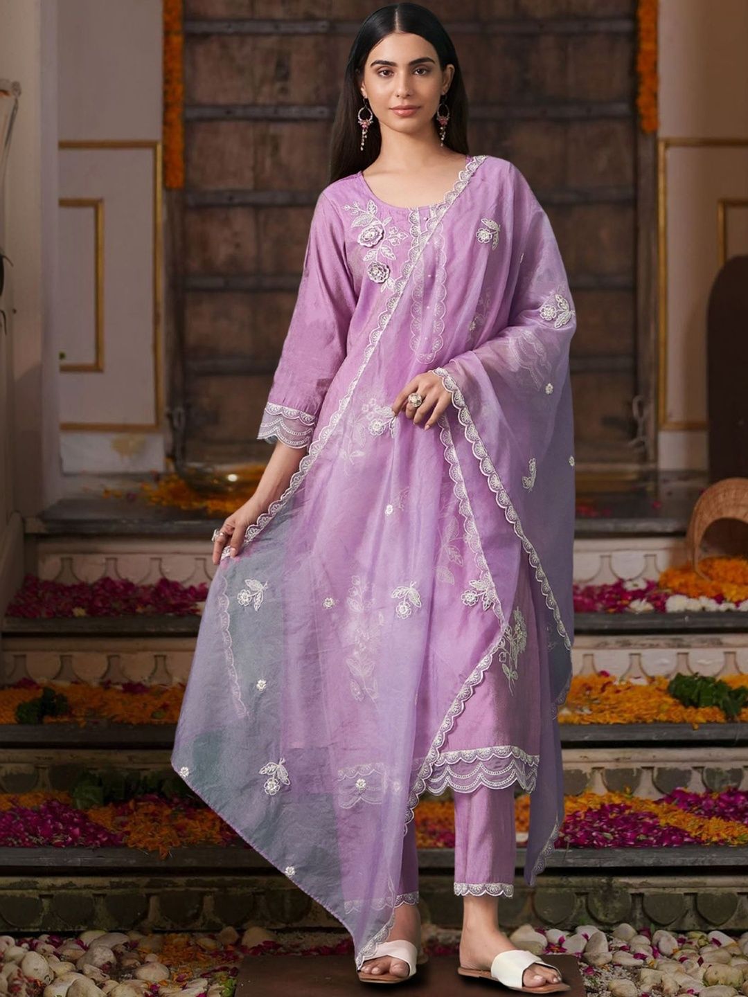 Dhiyona IE Women Ethnic Motifs Embroidered Regular Thread Work Kurta with Trousers & With Dupatta