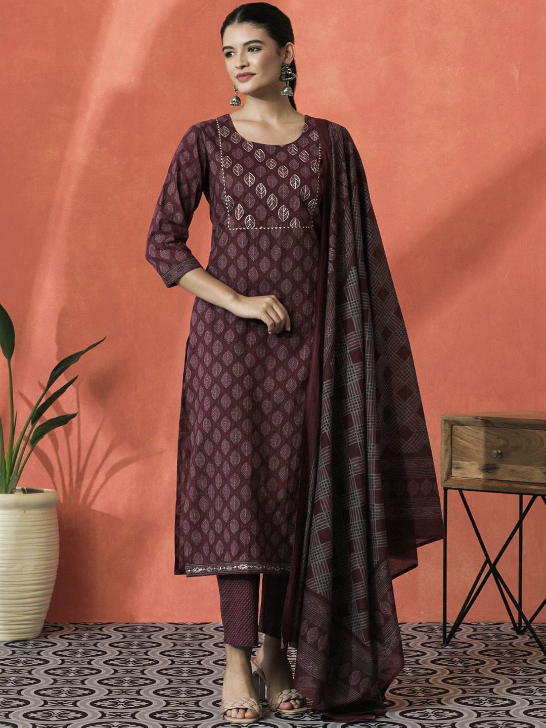 Dhiyona SN Women's Floral Printed Gotta Patti Pure Cotton Straight Kurta With Trouser And Dupatta