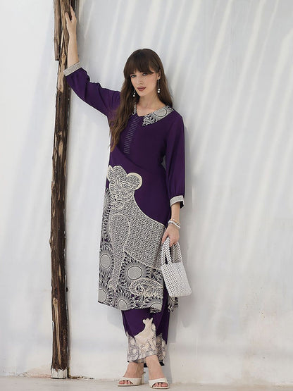 Dhiyona IE Animal Printed Pure Cotton V-Neck Tunic With Trousers