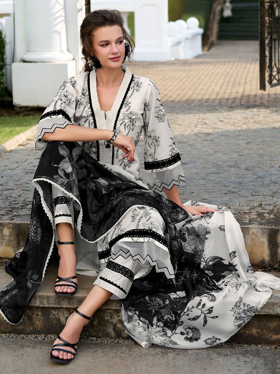 Women Floral Printed Regular Pure Cotton Kurta with Trousers & With Dupatta