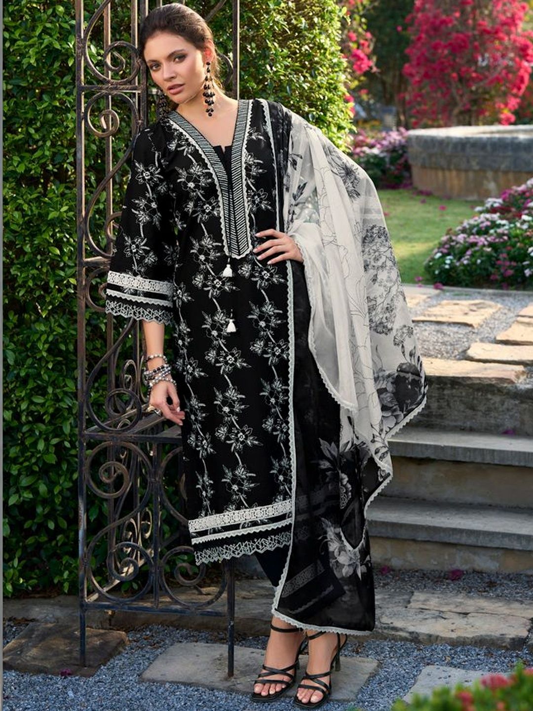 Dhiyona IE Women Floral Printed Regular Pure Cotton Kurta with Trousers & With Dupatta