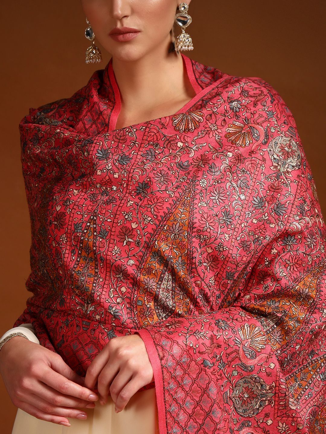 Dhiyona PA Women Floral Embroidered Shawl