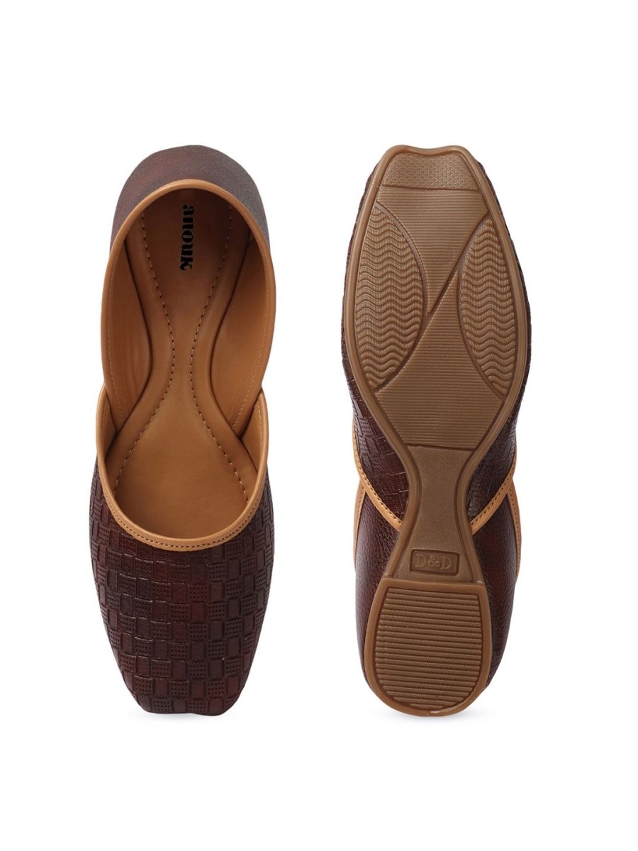Dhiyona AK Women Textured Mojaris Flats