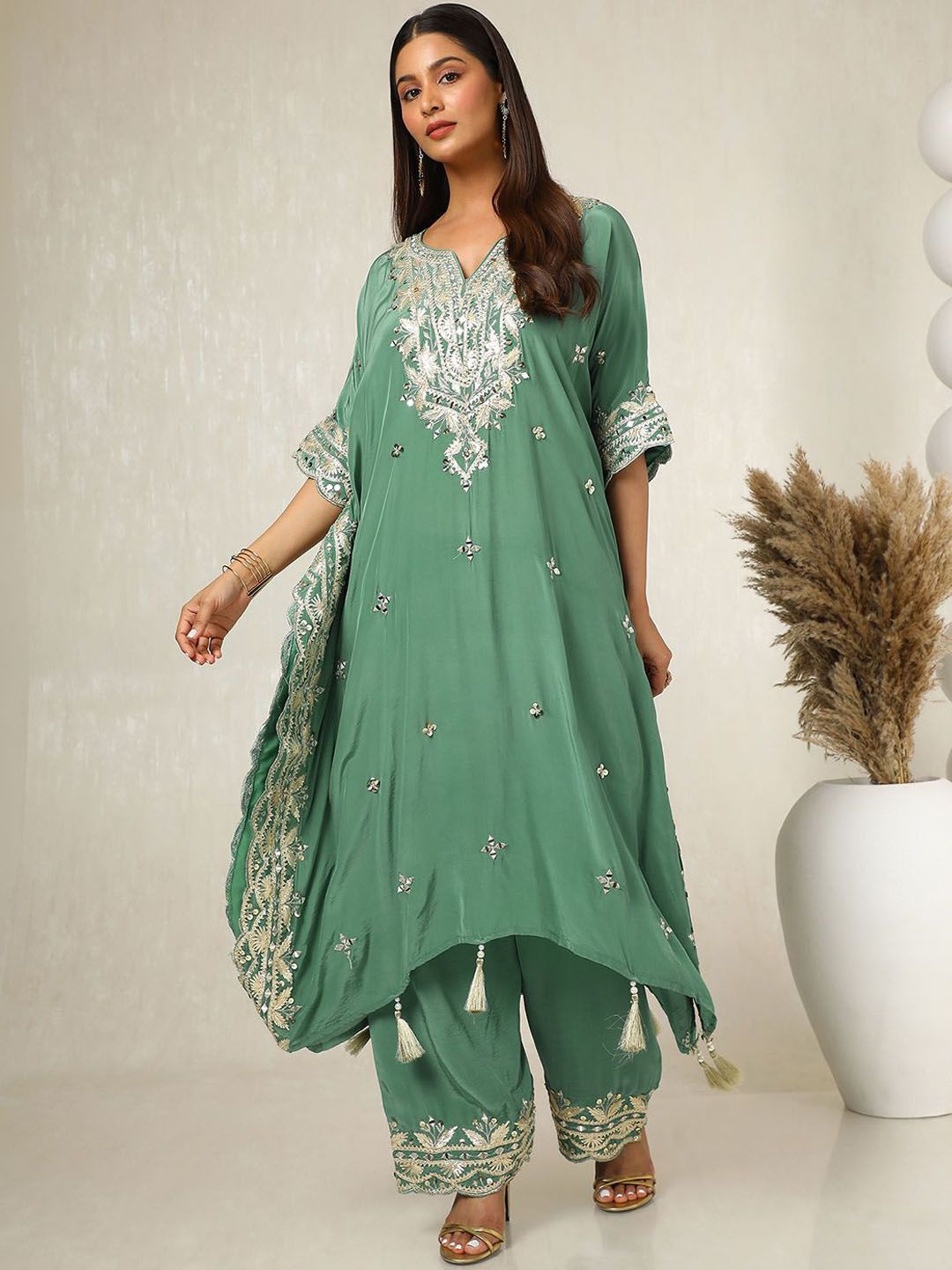 Dhiyona SO Women's Women Floral Embroidered Regular Beads and Stones Kurta with Palazzos