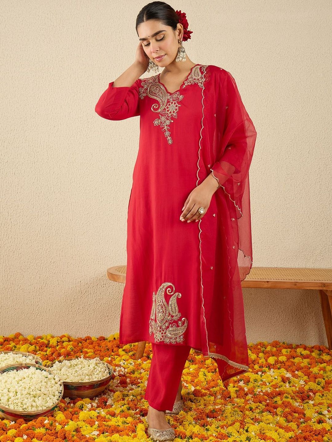 Women Ethnic Motifs Self Design Kurta with Trousers & Dupatta