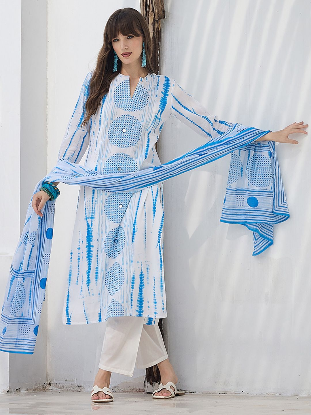 Women Geometric Dyed Cotton Kurta with Trouser & Dupatta