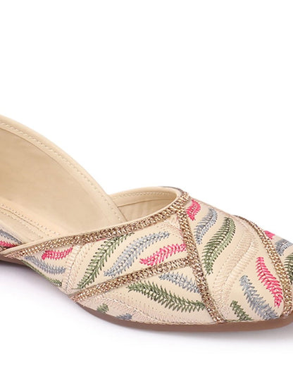 Dhiyona AK Women Embellished Synthetic Leather Mojaris